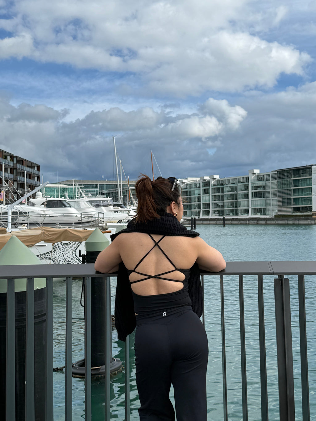 Bella (Singlet)
